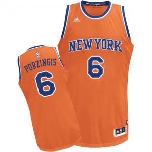 Maillot NBA New York Knicks #6 Kristaps Porzingis Orange Adidas Swingman Alternate - Homme