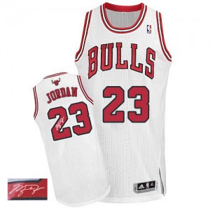 Maillot NBA Authentic Michael Jordan #23 Chicago Bulls Home Autographed Blanc - Homme