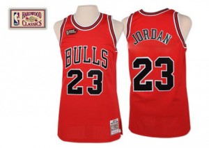Chicago Bulls Mitchell and Ness Michael Jordan #23 Final Patch Throwback Swingman Maillot d'équipe de NBA - Rouge pour Homme